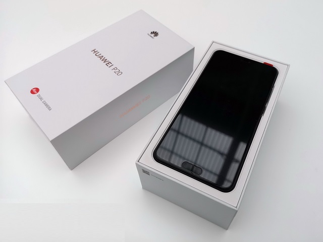 Коробка со смартфоном Huawei P20