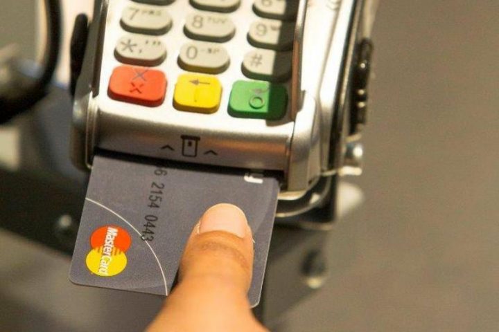 Visa и MasterCard оснастили платёжные карты дактилоскопическими датчиками