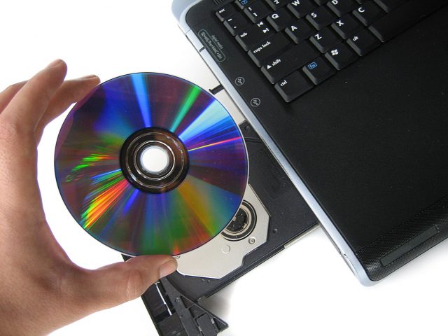 Компьютер не видит диск: что делать