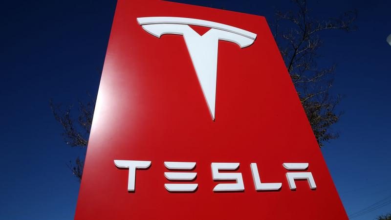 Опубликованы первые снимки смартфона Tesla