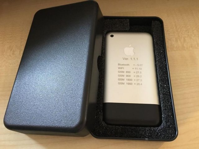На eBay выставили на продажу прототип первого iPhone