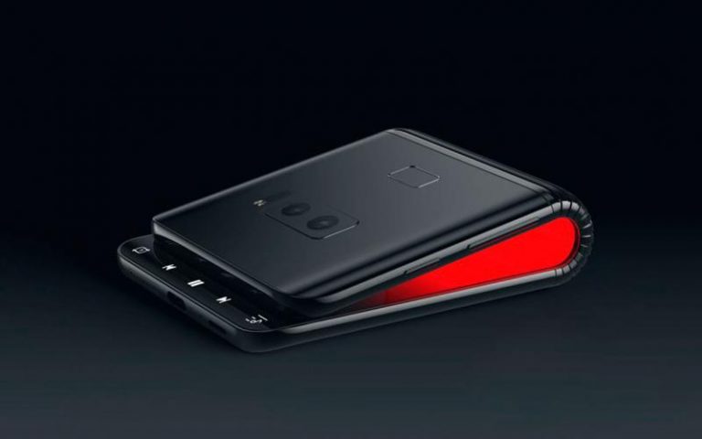 В Сети появились изображения смартфона Samsung с гибким экраном