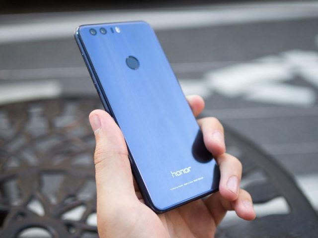 МТС: «Продажи смартфонов синего цвета в России выросли в 6 раз»