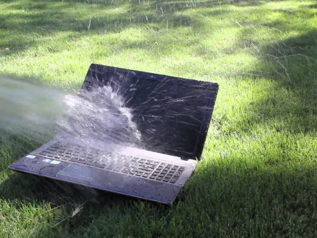 Что делать, если на ноутбук пролилась вода или другие жидкости: практические советы