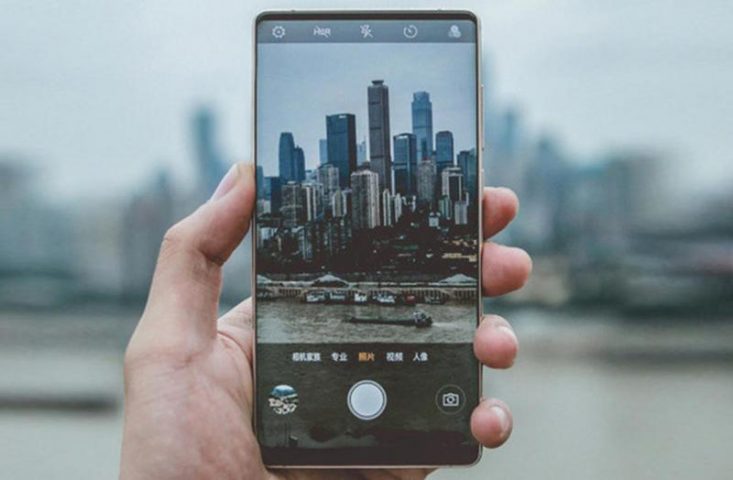 ZTE готовит смартфон с двумя экранами