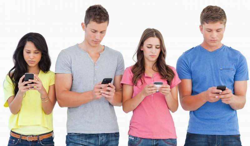 Опрос: 71% россиян смартфоны помогают избегать нежелательного общения