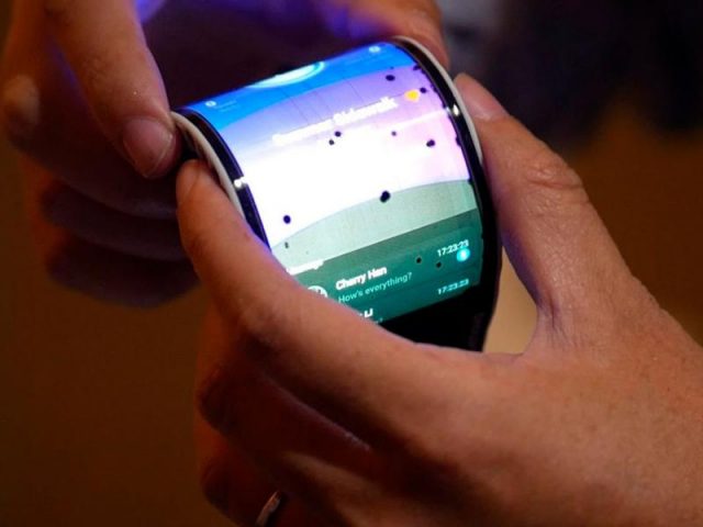 Гибкий смартфон Lenovo засветился на видео