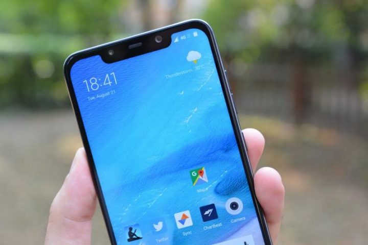 Владельцы Xiaomi Pocophone F1 пожаловались на засветы по краям экрана