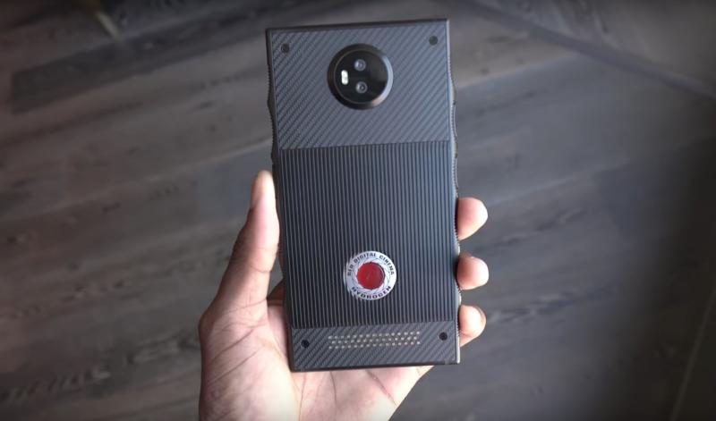 Стали известны подробные характеристики смартфона Red Hydrogen One