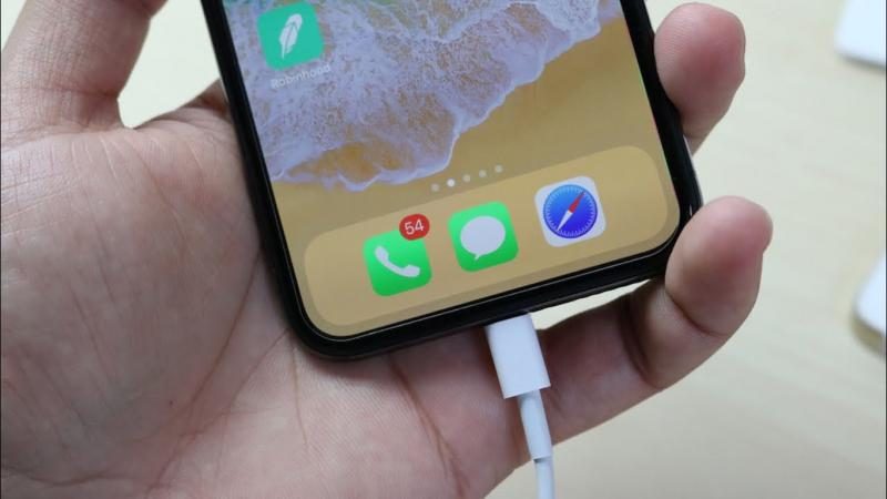 Apple решила проблему с зарядкой iPhone с выключенным экраном
