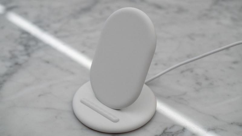 Google представила беспроводную зарядку Pixel Stand