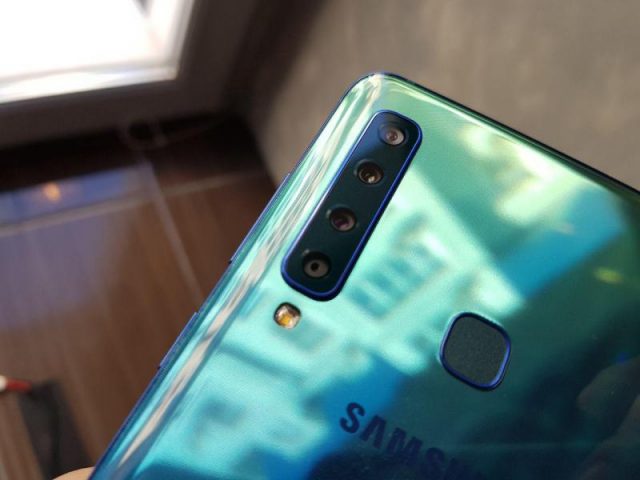 Четырёхкамерный смартфон Samsung Galaxy A9 представлен официально