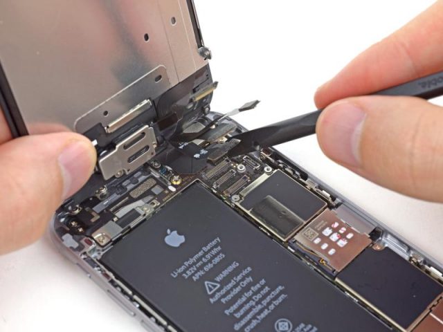 Стали известны расценки на официальный ремонт iPhone XR