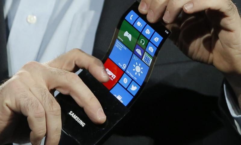Сгибающийся смартфон Samsung получит два экрана
