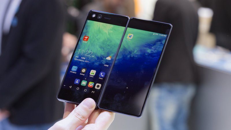 В России стартовал приём предзаказов на смартфон ZTE Axon M с двумя экранами