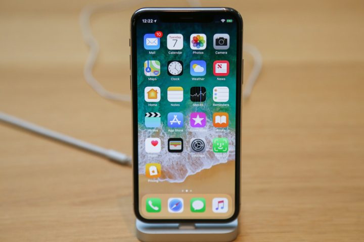 Apple возобновила выпуск iPhone X
