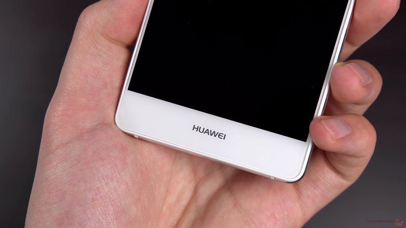 Huawei обошла Samsung по выручке от продаж смартфонов в России