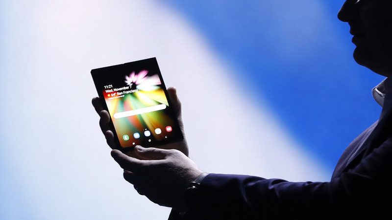 Сгибающийся смартфон Samsung дебютирует в феврале