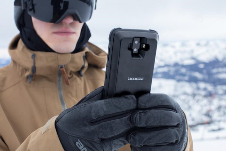 Защищённый модульный смартфон Doogee S90 поступил в продажу в России