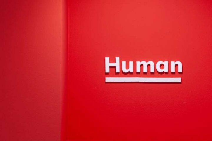 Human выпустила беспроводные наушники, которые превращаются в Bluetooth-динамик