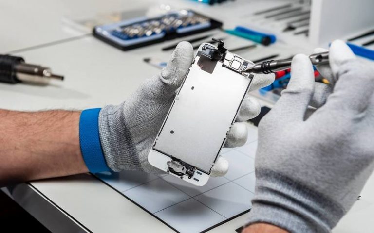 Apple разрешила ремонтировать iPhone неавторизованным сервисным центрам
