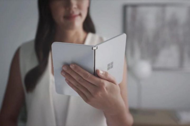 Компания Microsoft представила смартфон с двумя дисплеями Surface Duo